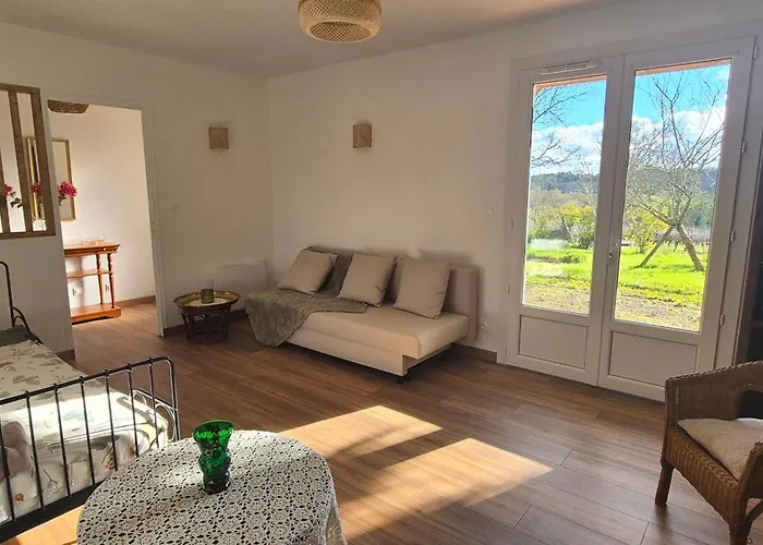 Maison Au Milieu Des Vignes Hébergement de vacances *